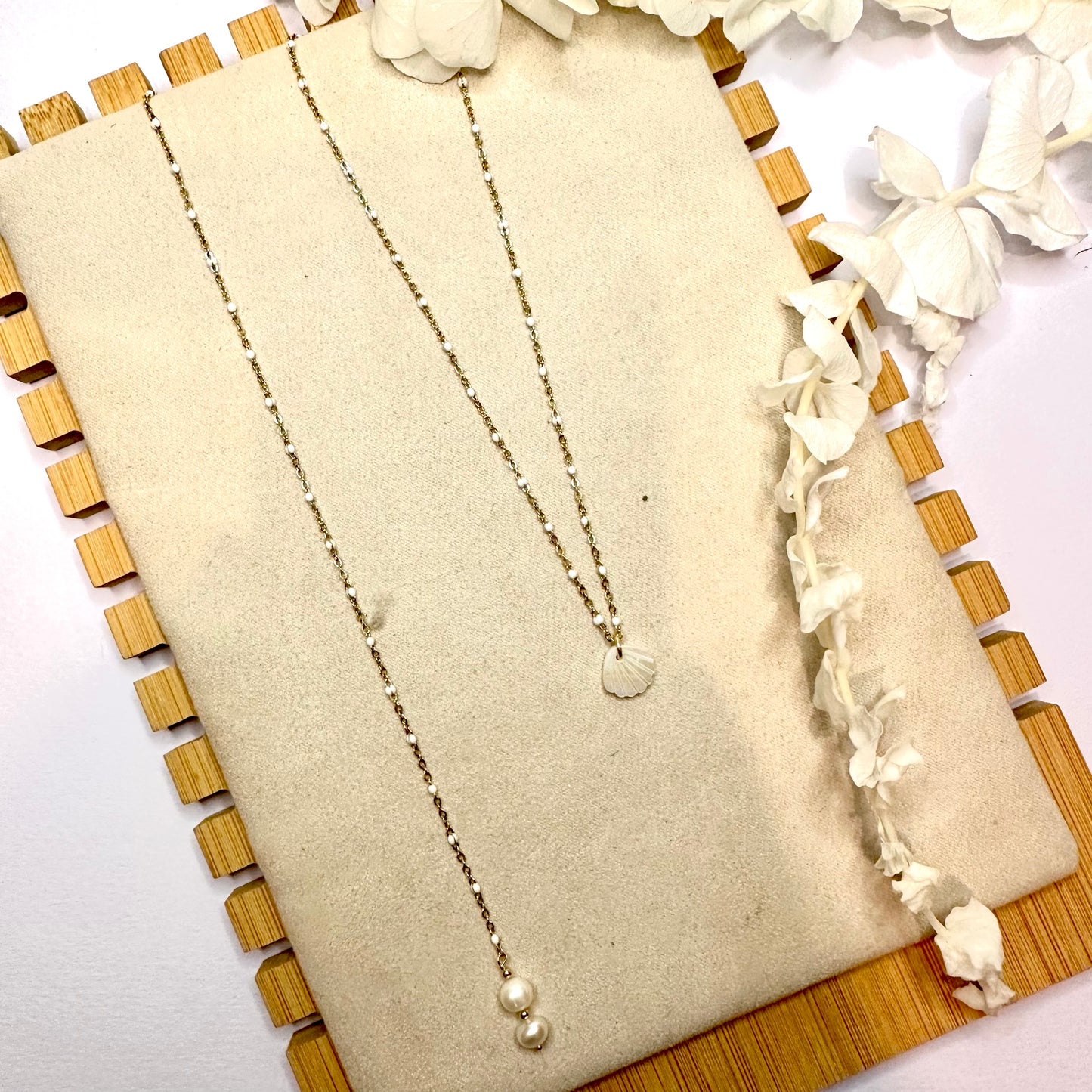 Collier de dos Akila
