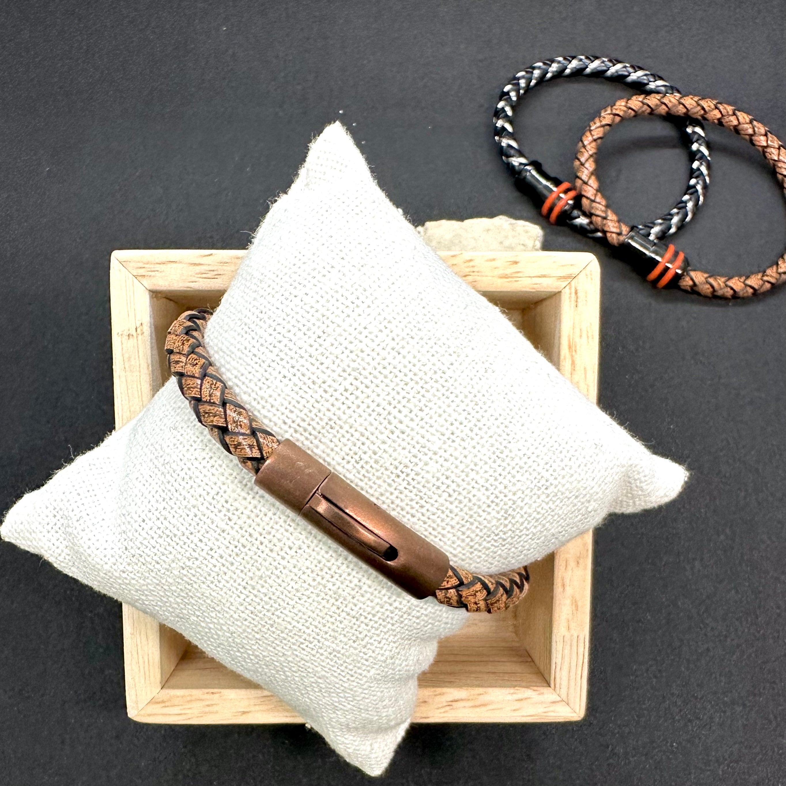 Bracelets en cuir avec aimant en acier inoxydable